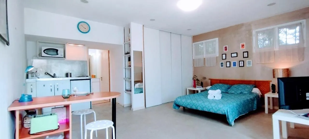 Chambre D'Hotes Dans Maison Jardin Netflix Disney Prime Video Avignon 0*,