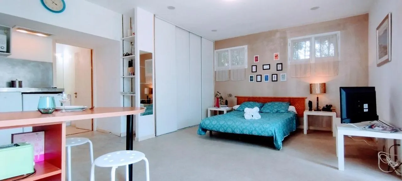 Chambre D'Hotes Dans Maison Jardin Netflix Disney Prime Video Avignon France