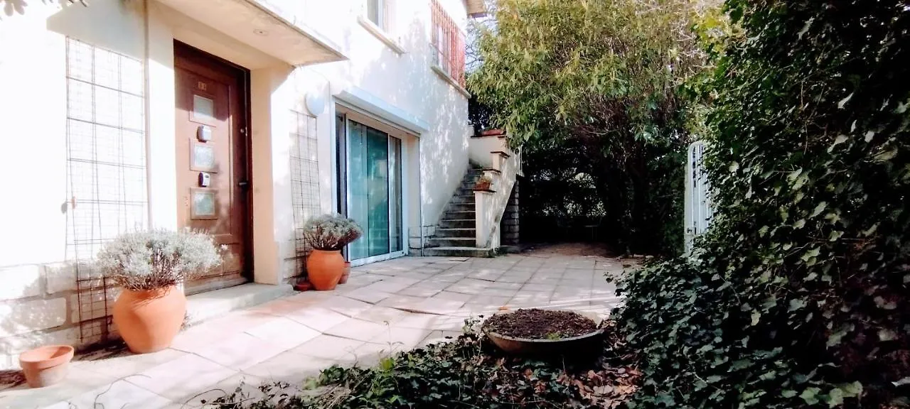 Chambre D'Hotes Dans Maison Jardin Netflix Disney Prime Video Avignon 0*,  France