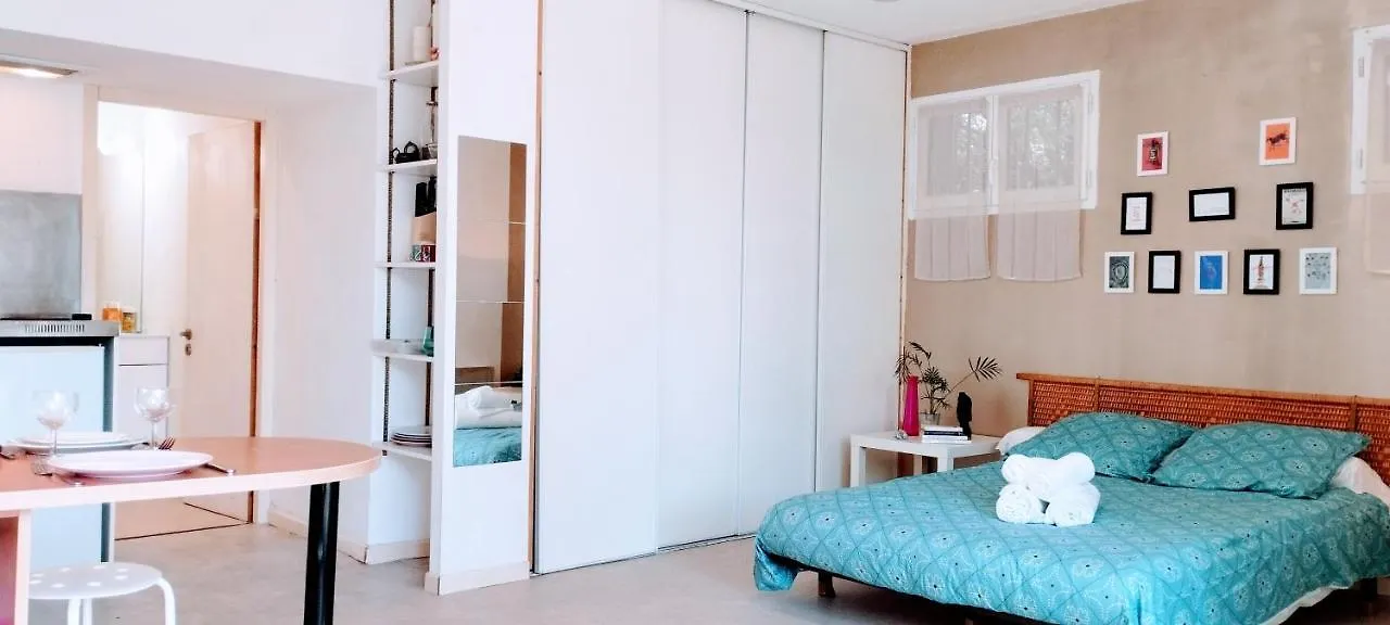 Chambre D'Hotes Dans Maison Jardin Netflix Disney Prime Video Avignon Apartment