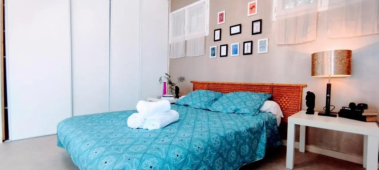 Chambre D'Hotes Dans Maison Jardin Netflix Disney Prime Video Avignon France