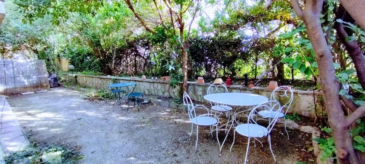 Chambre D'Hotes Dans Maison Jardin Netflix Disney Prime Video Avignon 0*,  France