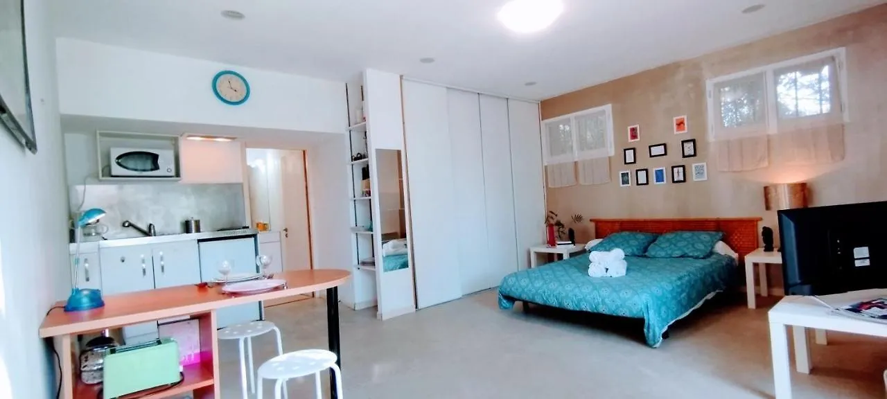 Chambre D'Hotes Dans Maison Jardin Netflix Disney Prime Video Avignon Apartment